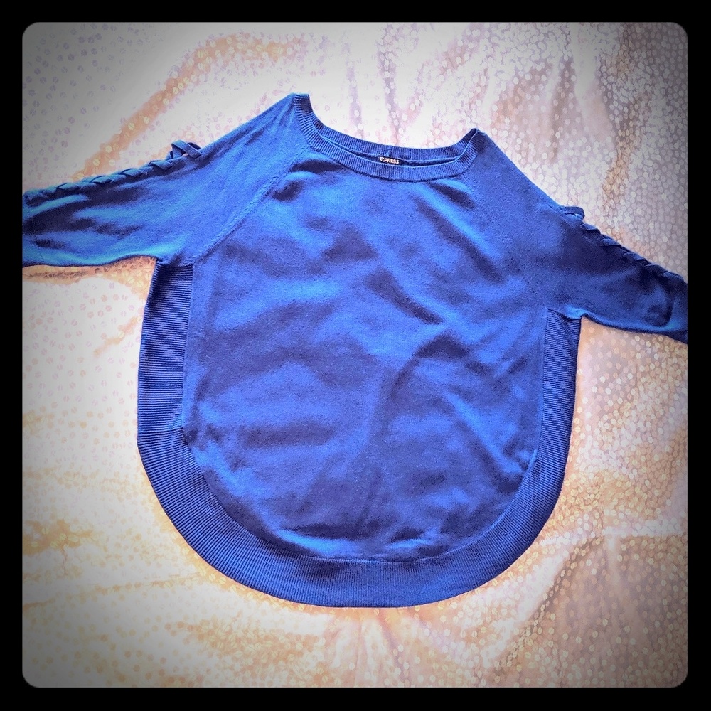 Round Bottom 3/4 Braided Sleeve Blue Sweater-M
